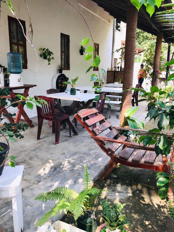 Walkers Hostel Тринкомали Экстерьер фото